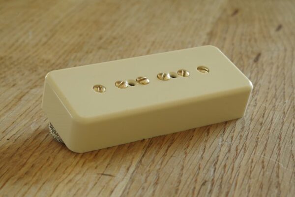 P90 Ivory Pickup - Radioshop